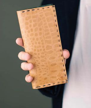 The Volonté – Veg-Tan Croc Leather Long Wallet (Green Inside)