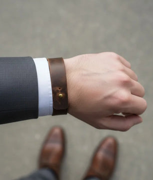 Pristine Dark Brown Pull-up Leather Bracelet (Unisex)
